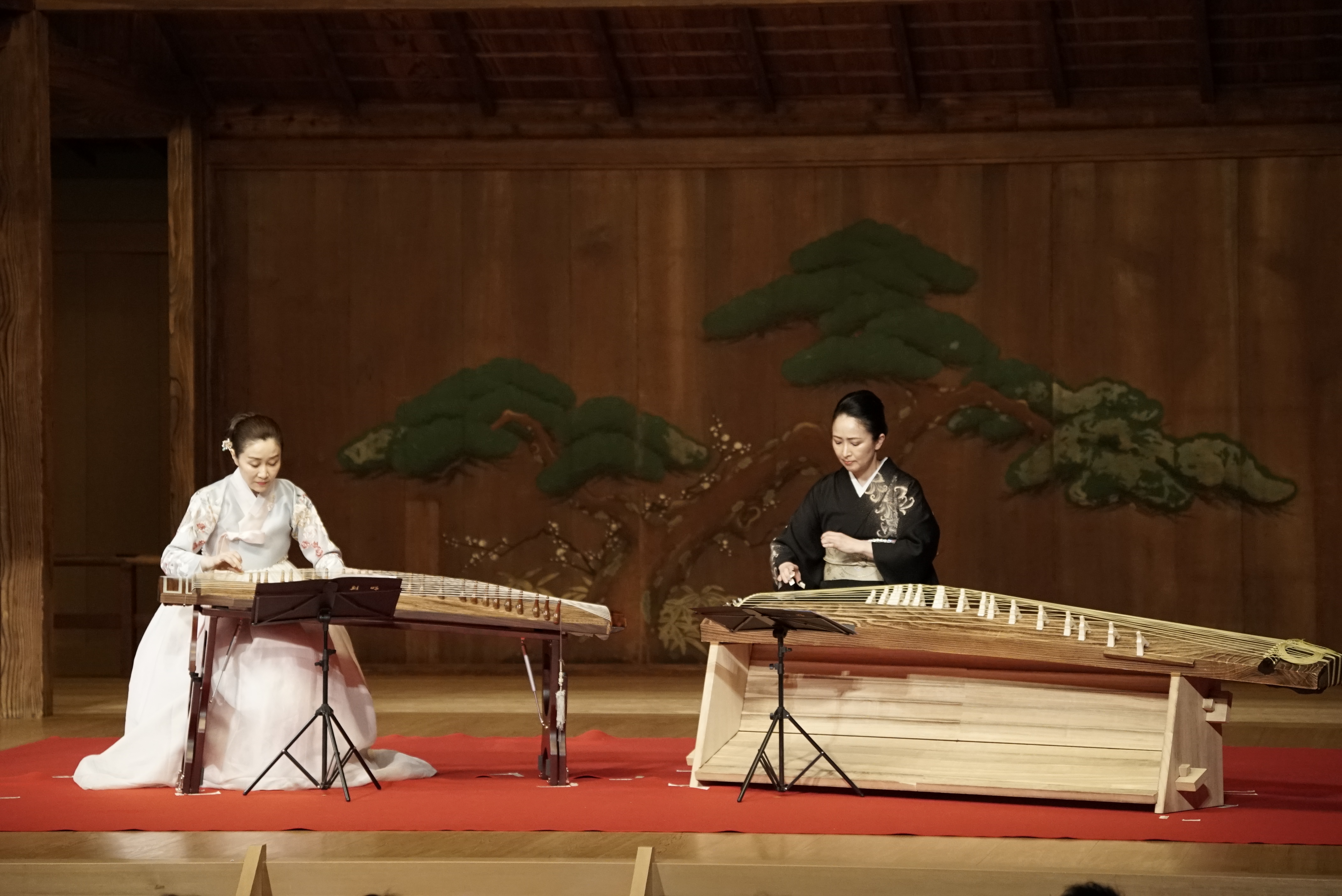 しろう、さわろう！ 箏とカヤグム～日本と韓国の楽器の出会い～